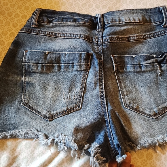 Ladies short size 3/26. Soft fabric not stretchable.  So cute.. - Picture 4 of 5